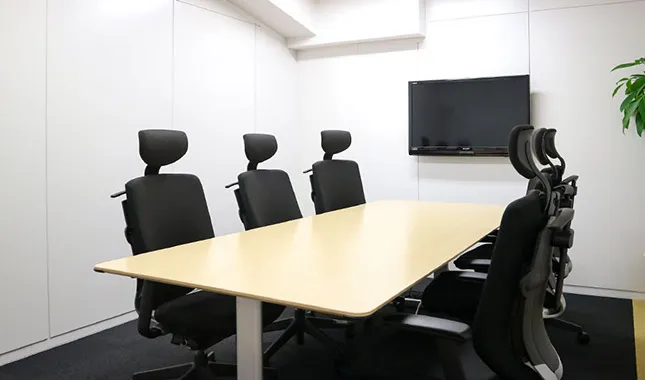 オフィスデザイン事例　株式会社オフィスバスターズ　本社　会議室