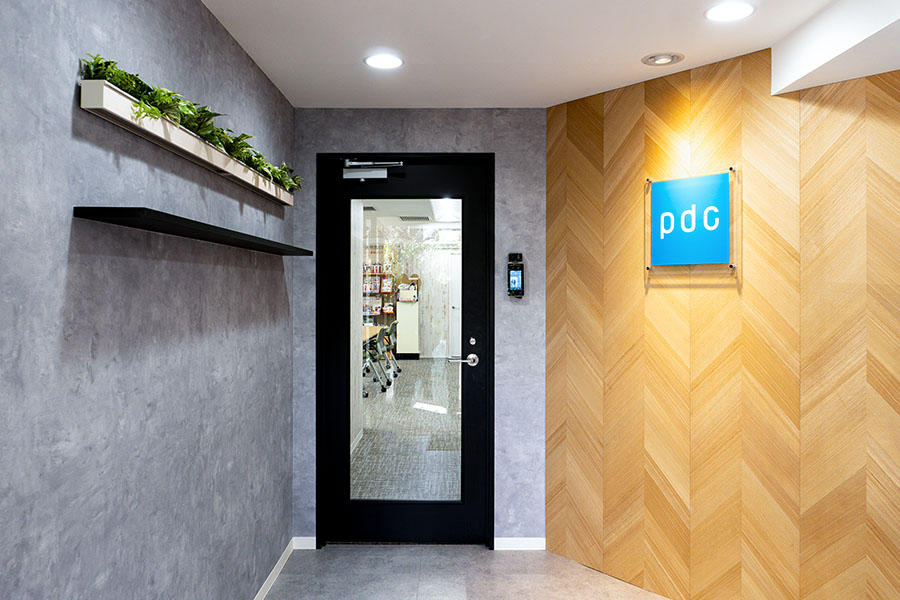 オフィスデザイン事例 株式会社pdc 様 エントランス