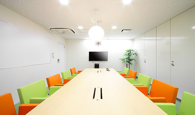 オフィスデザイン事例 株式会社Artner様 会議室(ミーティングルーム) その1