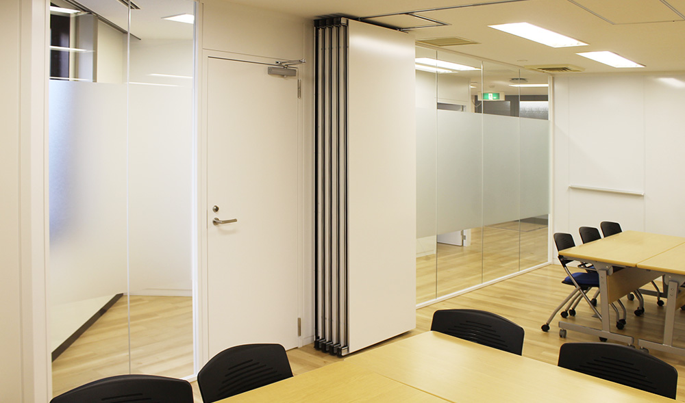 オフィスデザイン事例 株式会社テレコムスクエア様 可動式間仕切り その1