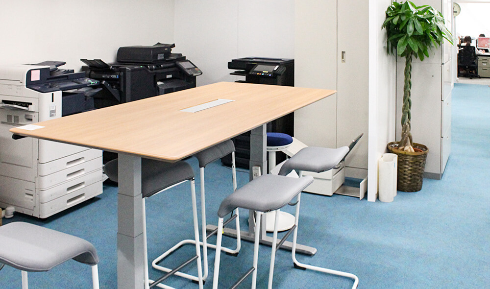 オフィスデザイン事例　株式会社オフィスバスターズ本社（日本橋三越前）