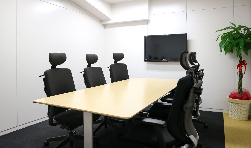 オフィスデザイン事例 株式会社オフィスバスターズ本社 会議室 3