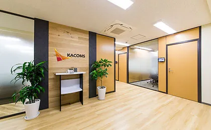 カコムス株式会社 様のオフィスデザイン事例